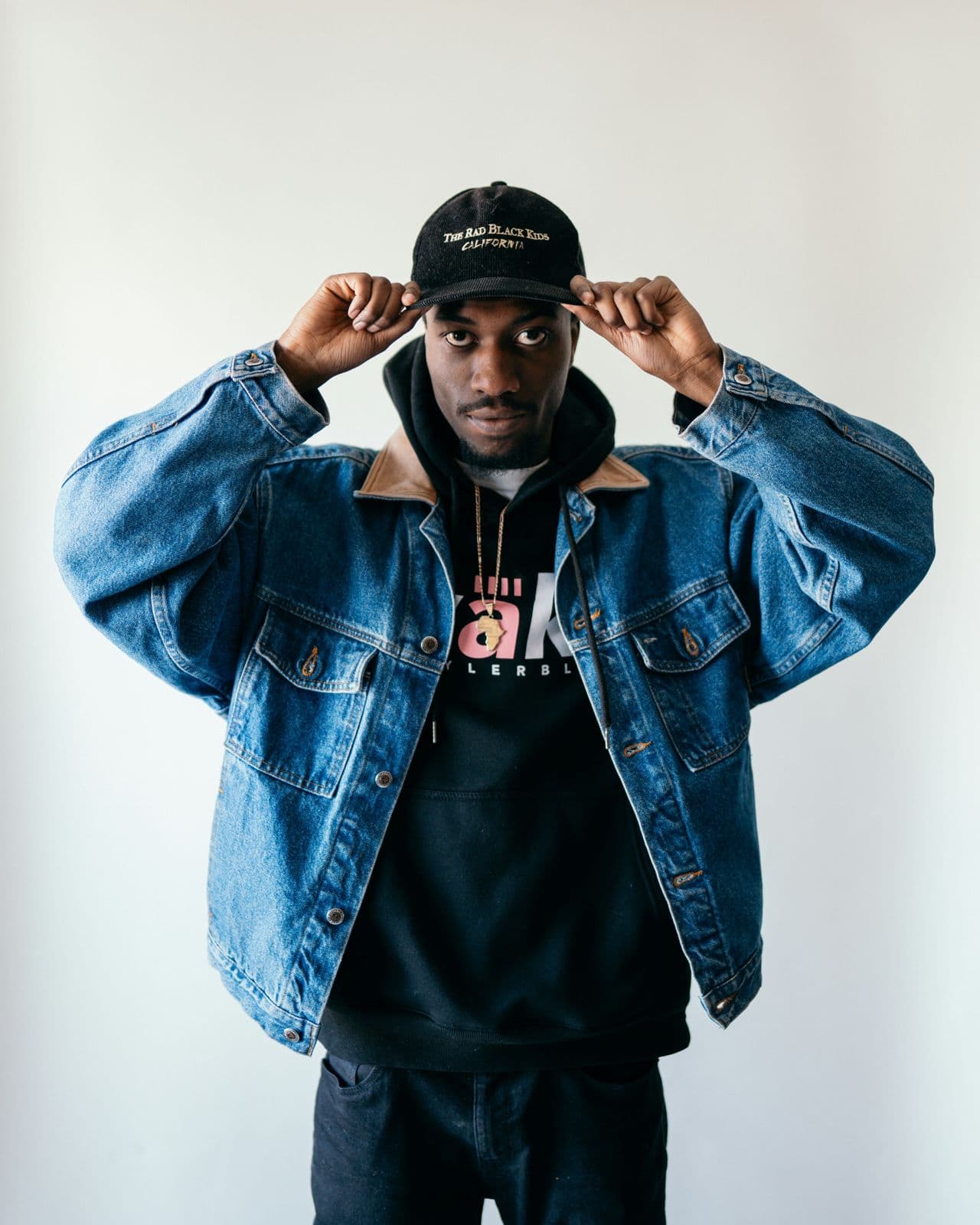 Man wearing an oversized blue denim jacket with a contrast collar